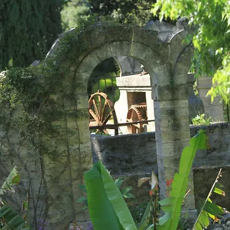 Des Etuves Hotel
